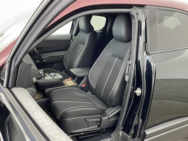 マツダ ＭＸ－３０ロータリーＥＶ エディションR 兵庫県 2023(令5)年 0.5万km 黒Ⅱ ・純正ナビ/Bluetooth/USB/HDMI/TV/・360°ビューモニター/・ビルトインETC/・車間維持制御/・速度標識警報/・ドライバーモニタリング/・前後側方接近車両検知/・車線逸脱警報システム/・ブラインドスポットモニタリング/・ディスタンス＆スピードアラート/・レーンキープアシストシステム/・スマートブレーキサポート/・スマートシティブレーキサポート/・緊急時車線維持支援/・パーキングセンサー/・ヘッドアップディスプレイ/・ハーフレザーシート/・運転席パワーシート/・前席シートヒーター/・革巻きステアリング/・パドルシフト/・ステアリングヒーター/・レーダークルーズコントロール/・アダプティブＬＥＤヘッドライト/・純正18インチアルミホイール