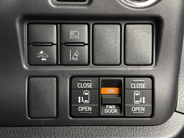 トヨタ ノア Si ダブルバイビーⅢ 鹿児島県 2020(令2)年 2.8万km ホワイトパールクリスタルシャイン ディーラーナビ　/（フルセグ/Bluetooth/CD/DVD）/フリップダウンモニター　/バックカメラ　/ドライブレコーダー　/ハーフレザー　/両側パワースライドドア　/オートホールド　/レーンキープアシスト　/クルーズコントロール　/バイザー　/オートハイビーム/ETC2.0/LEDヘッドライト/衝突軽減ブレーキ/スマートキー