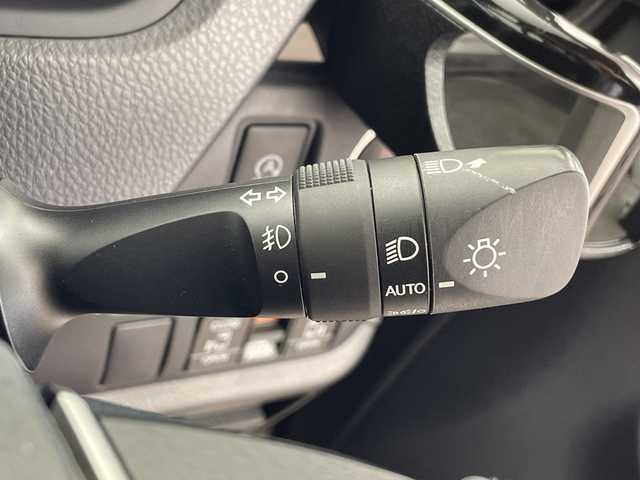 トヨタ ノア Si ダブルバイビーⅢ 鹿児島県 2020(令2)年 2.8万km ホワイトパールクリスタルシャイン ディーラーナビ　/（フルセグ/Bluetooth/CD/DVD）/フリップダウンモニター　/バックカメラ　/ドライブレコーダー　/ハーフレザー　/両側パワースライドドア　/オートホールド　/レーンキープアシスト　/クルーズコントロール　/バイザー　/オートハイビーム/ETC2.0/LEDヘッドライト/衝突軽減ブレーキ/スマートキー