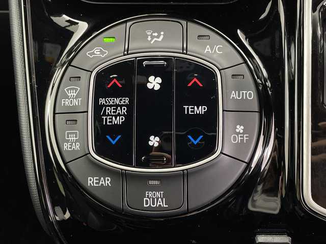 トヨタ ノア Si ダブルバイビーⅢ 鹿児島県 2020(令2)年 2.8万km ホワイトパールクリスタルシャイン ディーラーナビ　/（フルセグ/Bluetooth/CD/DVD）/フリップダウンモニター　/バックカメラ　/ドライブレコーダー　/ハーフレザー　/両側パワースライドドア　/オートホールド　/レーンキープアシスト　/クルーズコントロール　/バイザー　/オートハイビーム/ETC2.0/LEDヘッドライト/衝突軽減ブレーキ/スマートキー