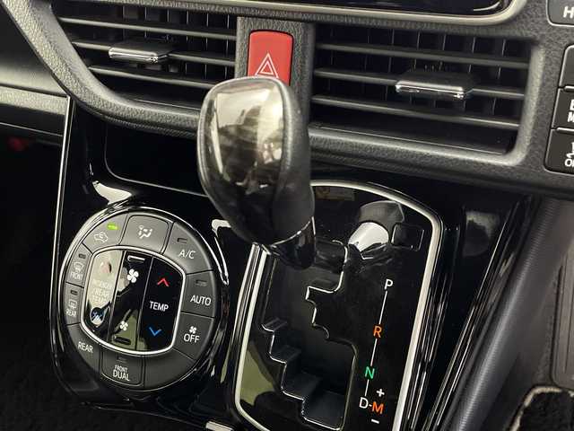 トヨタ ノア Si ダブルバイビーⅢ 鹿児島県 2020(令2)年 2.8万km ホワイトパールクリスタルシャイン ディーラーナビ　/（フルセグ/Bluetooth/CD/DVD）/フリップダウンモニター　/バックカメラ　/ドライブレコーダー　/ハーフレザー　/両側パワースライドドア　/オートホールド　/レーンキープアシスト　/クルーズコントロール　/バイザー　/オートハイビーム/ETC2.0/LEDヘッドライト/衝突軽減ブレーキ/スマートキー