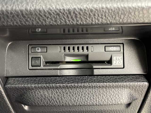 トヨタ ノア Si ダブルバイビーⅢ 鹿児島県 2020(令2)年 2.8万km ホワイトパールクリスタルシャイン ディーラーナビ　/（フルセグ/Bluetooth/CD/DVD）/フリップダウンモニター　/バックカメラ　/ドライブレコーダー　/ハーフレザー　/両側パワースライドドア　/オートホールド　/レーンキープアシスト　/クルーズコントロール　/バイザー　/オートハイビーム/ETC2.0/LEDヘッドライト/衝突軽減ブレーキ/スマートキー