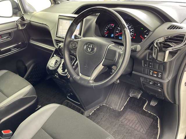 トヨタ ノア Si ダブルバイビーⅢ 鹿児島県 2020(令2)年 2.8万km ホワイトパールクリスタルシャイン ディーラーナビ　/（フルセグ/Bluetooth/CD/DVD）/フリップダウンモニター　/バックカメラ　/ドライブレコーダー　/ハーフレザー　/両側パワースライドドア　/オートホールド　/レーンキープアシスト　/クルーズコントロール　/バイザー　/オートハイビーム/ETC2.0/LEDヘッドライト/衝突軽減ブレーキ/スマートキー