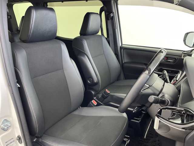 トヨタ ノア Si ダブルバイビーⅢ 鹿児島県 2020(令2)年 2.8万km ホワイトパールクリスタルシャイン ディーラーナビ　/（フルセグ/Bluetooth/CD/DVD）/フリップダウンモニター　/バックカメラ　/ドライブレコーダー　/ハーフレザー　/両側パワースライドドア　/オートホールド　/レーンキープアシスト　/クルーズコントロール　/バイザー　/オートハイビーム/ETC2.0/LEDヘッドライト/衝突軽減ブレーキ/スマートキー