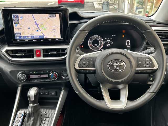 トヨタ ライズ Z 大阪府 2020(令2)年 8.7万km ブラックマイカメタリック/シャイニングホワイトパール 純正9インチSDナビ(NSZT-Y68T)/BT/CD/DVD/フルセグTV/AUX/HDMI/360度カメラ/デジタルインナーミラー/スマートアシスト/・衝突警報機能/・衝突回避支援ブレーキ/・ブレーキ制御付誤発信抑制機能/・車線逸脱警報機能/・車線逸脱抑制制御機能/・先行車発進お知らせ機能/・追従機能付きクルーズコントロール/・レーンキープコントロール/・オートハイビーム/前後ソナー/前席シートヒーター/前後ドラレコ/純正ビルトインETC2.0/USB充電ポート（前席1口、後席2口）/純正17インチAW/スペアキー/イエローフォグランプ（VELENO）/サブウーファー（KENWOOD）/フットライト