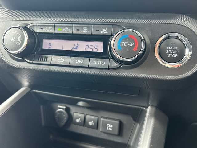 トヨタ ライズ Z 大阪府 2020(令2)年 8.7万km ブラックマイカメタリック/シャイニングホワイトパール 純正9インチSDナビ(NSZT-Y68T)/BT/CD/DVD/フルセグTV/AUX/HDMI/360度カメラ/デジタルインナーミラー/スマートアシスト/・衝突警報機能/・衝突回避支援ブレーキ/・ブレーキ制御付誤発信抑制機能/・車線逸脱警報機能/・車線逸脱抑制制御機能/・先行車発進お知らせ機能/・追従機能付きクルーズコントロール/・レーンキープコントロール/・オートハイビーム/前後ソナー/前席シートヒーター/前後ドラレコ/純正ビルトインETC2.0/USB充電ポート（前席1口、後席2口）/純正17インチAW/スペアキー/イエローフォグランプ（VELENO）/サブウーファー（KENWOOD）/フットライト