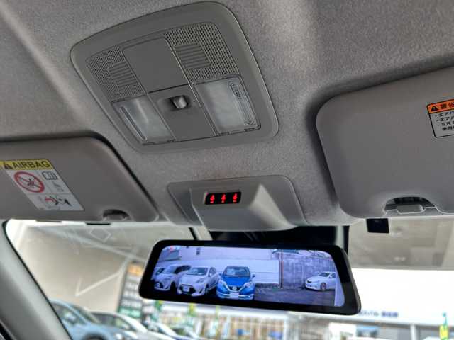 トヨタ ライズ Z 大阪府 2020(令2)年 8.7万km ブラックマイカメタリック/シャイニングホワイトパール 純正9インチSDナビ(NSZT-Y68T)/BT/CD/DVD/フルセグTV/AUX/HDMI/360度カメラ/デジタルインナーミラー/スマートアシスト/・衝突警報機能/・衝突回避支援ブレーキ/・ブレーキ制御付誤発信抑制機能/・車線逸脱警報機能/・車線逸脱抑制制御機能/・先行車発進お知らせ機能/・追従機能付きクルーズコントロール/・レーンキープコントロール/・オートハイビーム/前後ソナー/前席シートヒーター/前後ドラレコ/純正ビルトインETC2.0/USB充電ポート（前席1口、後席2口）/純正17インチAW/スペアキー/イエローフォグランプ（VELENO）/サブウーファー（KENWOOD）/フットライト