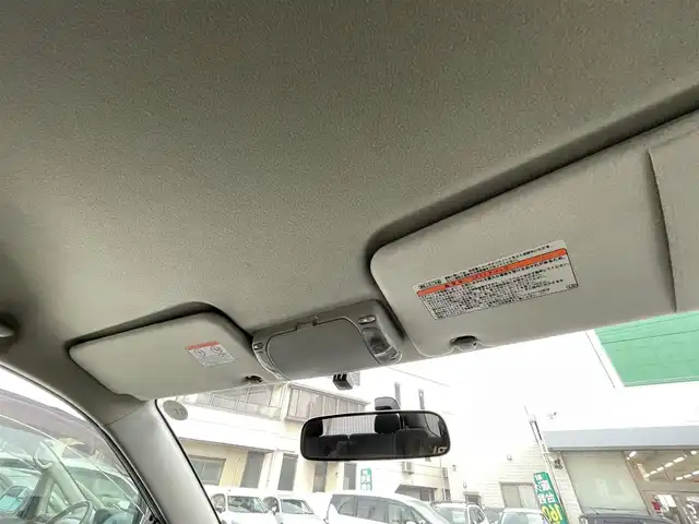 トヨタ ヴォクシー X 岡山県 2005(平17)年 10.7万km ダークグレーマイカM 登録時走行距離106556km/純正SDナビ/(AM/FM/TV/DISC)/両側スライド/車外バックカメラ/３列シート/リモコンキー/パワーステアリング/パワーウィンドウ/ABS/ETC/純正15インチアルミホイール/純正フロアマット/スペアキー１/盗難防止装置/記録簿