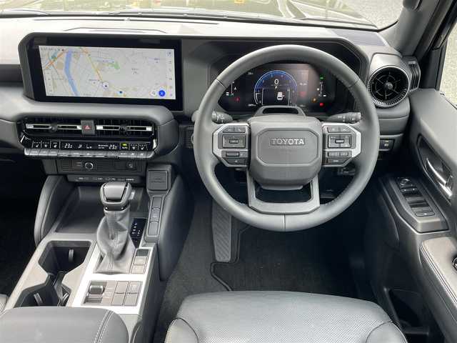 トヨタ ランドクルーザー ２５０ VX 広島県 2024(令6)年 0.3万km ブラック /登録時走行距離/　　　　　　　2977キロ/ワンオーナー/4WD/サンルーフ/純正ナビ/全方位モニター/地デジ/黒革シート/エアシート/パワーバックドア/ルーフレール/クルーズコントロール/デジタルインナーミラー/スペアキー×１/ビルトインETC/新車時整備手帳/　　【保証書】/取扱説明書/