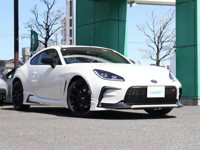 トヨタ ＧＲ８６ RZ 神奈川県 2025(令7)年 0.1万km未満 クリスタルホワイトパール ：オプション：/クリスタルホワイトパール（K1X）/TRD／GRエアロ&スポーツマフラー/SACHS（ZF)アブソーバー/GR純正フロアマット/：ワンオーナー ：/シートヒーター（前席）/純正18インチアルミホイール/6速マニュアル/ーーーーーーーーーーーーーーーーーーー/保証書/取扱説明書/スペアスマートキー×1本/メモリナビ
