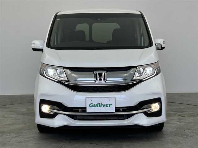 ホンダ ステップワゴン スパーダ ホンダセンシング 群馬県 2017(平29)年 6.2万km ホワイトオーキッドパール フリップダウンモニター　ターボ　純正９インチナビ　バックカメラ　両側パワースライドドア　ＬＥＤライト　純正１６インチＡＷ　ステアリングリモコン　パドルシフト　ビルトインＥＴＣ　プッシュスタート　禁煙車
