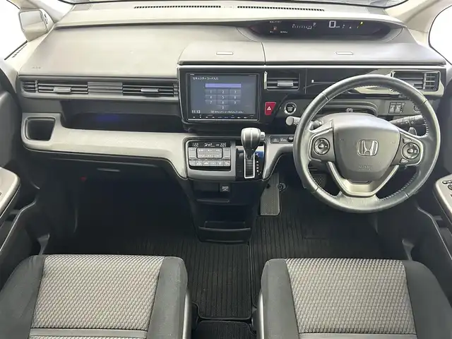 ホンダ ステップワゴン スパーダ ホンダセンシング 群馬県 2017(平29)年 6.2万km ホワイトオーキッドパール フリップダウンモニター　ターボ　純正９インチナビ　バックカメラ　両側パワースライドドア　ＬＥＤライト　純正１６インチＡＷ　ステアリングリモコン　パドルシフト　ビルトインＥＴＣ　プッシュスタート　禁煙車