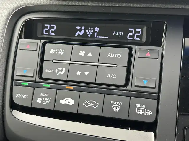ホンダ ステップワゴン スパーダ ホンダセンシング 群馬県 2017(平29)年 6.2万km ホワイトオーキッドパール フリップダウンモニター　ターボ　純正９インチナビ　バックカメラ　両側パワースライドドア　ＬＥＤライト　純正１６インチＡＷ　ステアリングリモコン　パドルシフト　ビルトインＥＴＣ　プッシュスタート　禁煙車