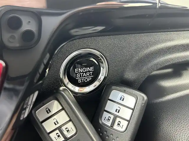 ホンダ ステップワゴン スパーダ ホンダセンシング 群馬県 2017(平29)年 6.2万km ホワイトオーキッドパール フリップダウンモニター　ターボ　純正９インチナビ　バックカメラ　両側パワースライドドア　ＬＥＤライト　純正１６インチＡＷ　ステアリングリモコン　パドルシフト　ビルトインＥＴＣ　プッシュスタート　禁煙車