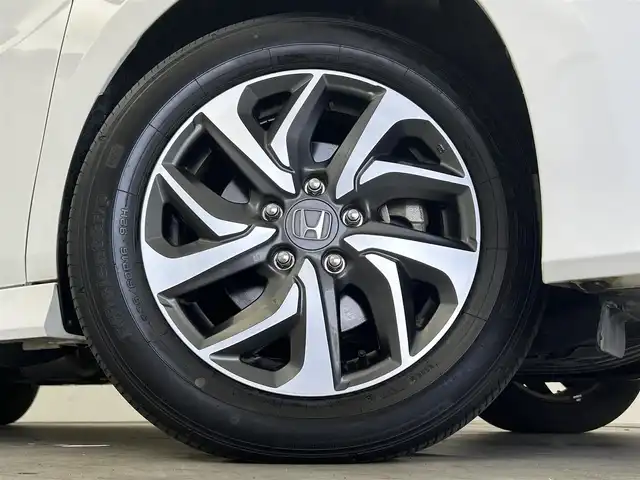 ホンダ ステップワゴン スパーダ ホンダセンシング 群馬県 2017(平29)年 6.2万km ホワイトオーキッドパール フリップダウンモニター　ターボ　純正９インチナビ　バックカメラ　両側パワースライドドア　ＬＥＤライト　純正１６インチＡＷ　ステアリングリモコン　パドルシフト　ビルトインＥＴＣ　プッシュスタート　禁煙車