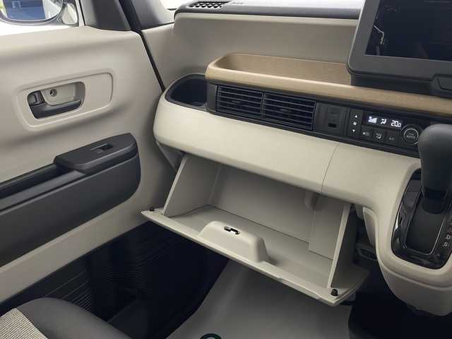 ホンダ Ｎ ＢＯＸ 宮崎県 2024(令6)年 0.8万km プラチナホワイトパール 禁煙車/ホンダセンシング/純正LEDオートライト/左側電動スライドドア/アダプティブクルーズコントロール/レーンディパーチャーアラート/クリアランスソナー/ウインカードアミラー/リアプライバシーガラス/オートエアコン/スマートキー/プッシュエンジンスタート/新車時保証書/取扱い説明書