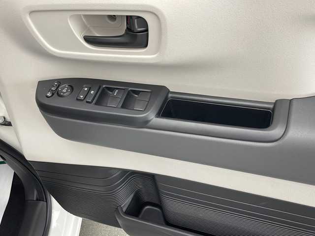 ホンダ Ｎ ＢＯＸ 宮崎県 2024(令6)年 0.8万km プラチナホワイトパール 禁煙車/ホンダセンシング/純正LEDオートライト/左側電動スライドドア/アダプティブクルーズコントロール/レーンディパーチャーアラート/クリアランスソナー/ウインカードアミラー/リアプライバシーガラス/オートエアコン/スマートキー/プッシュエンジンスタート/新車時保証書/取扱い説明書