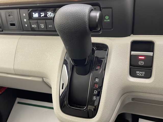 ホンダ Ｎ ＢＯＸ 宮崎県 2024(令6)年 0.8万km プラチナホワイトパール 禁煙車/ホンダセンシング/純正LEDオートライト/左側電動スライドドア/アダプティブクルーズコントロール/レーンディパーチャーアラート/クリアランスソナー/ウインカードアミラー/リアプライバシーガラス/オートエアコン/スマートキー/プッシュエンジンスタート/新車時保証書/取扱い説明書