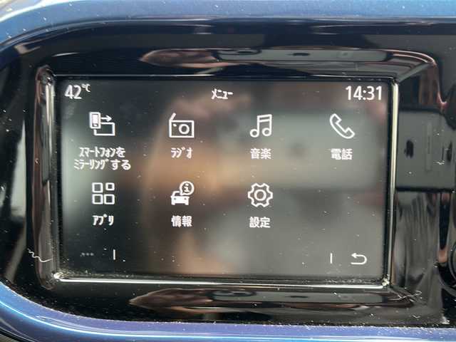 ルノー トゥインゴ シグネチャー 埼玉県 2021(令3)年 5.2万km パール 限定50台 ブラン クオーツM/～専用装備～/ブルー内装トリム（ダッシュボード、エアコンベゼル）/専用レザー調×ファブリックコンビシート/ブルーステッチインテリア/専用キッキングプレート/専用サイドストライプ/ボディ同色サイドプロテクションモール（シグネチャーロゴ入り）/16インチアロイホイール/コーナリングランプ機能付フロントフォグランプ/プライバシーガラス/前席シートヒーター/サブウーハー/リアシート下収納ネット/～～～～～～～/ETC/前後ドラレコ/レーンアシスト/USB/FM/AM/BT/スマホミラーリング/純正フロア/Aストップ/Pアシスト/オートライト/保証書/取説/カラーコード　QNY
