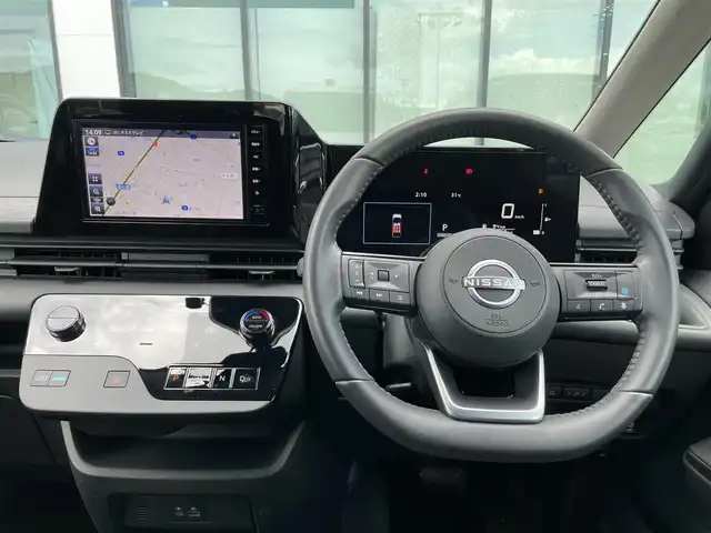 日産 セレナ e－パワー XV 香川県 2023(令5)年 3.3万km プリズムホワイト 純正メモリーナビ/→AM/FM/Bluetooth/フルセグTV/全方位カメラ/ブラインドスポットモニター/デジタルインナーミラー/両側パワースライドドア/レーンキープアシスト/プロパイロット/衝突軽減ブレーキ/ETC/ドライブレコーダー/LEDヘッドライト/コーナーセンサー/プッシュスタート/スマートキー/革巻きステアリング/社外16インチアルミホイール/純正フロアマット