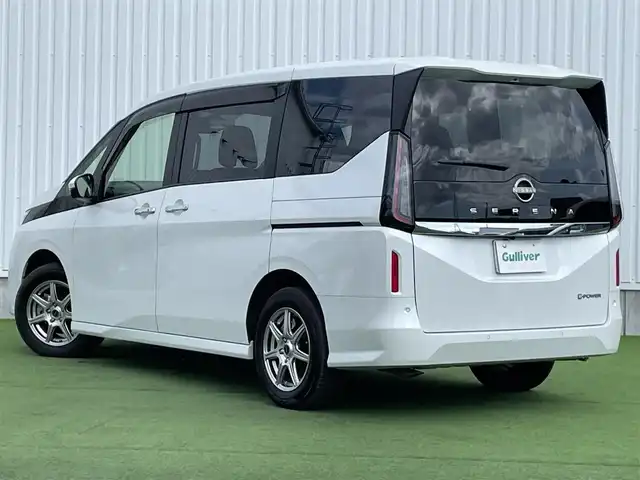 日産 セレナ e－パワー XV 香川県 2023(令5)年 3.3万km プリズムホワイト 純正メモリーナビ/→AM/FM/Bluetooth/フルセグTV/全方位カメラ/ブラインドスポットモニター/デジタルインナーミラー/両側パワースライドドア/レーンキープアシスト/プロパイロット/衝突軽減ブレーキ/ETC/ドライブレコーダー/LEDヘッドライト/コーナーセンサー/プッシュスタート/スマートキー/革巻きステアリング/社外16インチアルミホイール/純正フロアマット