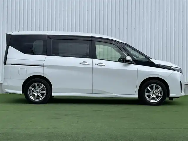日産 セレナ e－パワー XV 香川県 2023(令5)年 3.3万km プリズムホワイト 純正メモリーナビ/→AM/FM/Bluetooth/フルセグTV/全方位カメラ/ブラインドスポットモニター/デジタルインナーミラー/両側パワースライドドア/レーンキープアシスト/プロパイロット/衝突軽減ブレーキ/ETC/ドライブレコーダー/LEDヘッドライト/コーナーセンサー/プッシュスタート/スマートキー/革巻きステアリング/社外16インチアルミホイール/純正フロアマット