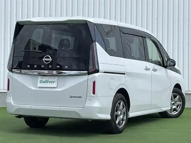 日産 セレナ e－パワー XV 香川県 2023(令5)年 3.3万km プリズムホワイト 純正メモリーナビ/→AM/FM/Bluetooth/フルセグTV/全方位カメラ/ブラインドスポットモニター/デジタルインナーミラー/両側パワースライドドア/レーンキープアシスト/プロパイロット/衝突軽減ブレーキ/ETC/ドライブレコーダー/LEDヘッドライト/コーナーセンサー/プッシュスタート/スマートキー/革巻きステアリング/社外16インチアルミホイール/純正フロアマット
