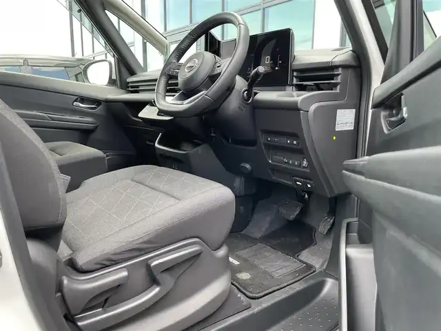日産 セレナ e－パワー XV 香川県 2023(令5)年 3.3万km プリズムホワイト 純正メモリーナビ/→AM/FM/Bluetooth/フルセグTV/全方位カメラ/ブラインドスポットモニター/デジタルインナーミラー/両側パワースライドドア/レーンキープアシスト/プロパイロット/衝突軽減ブレーキ/ETC/ドライブレコーダー/LEDヘッドライト/コーナーセンサー/プッシュスタート/スマートキー/革巻きステアリング/社外16インチアルミホイール/純正フロアマット