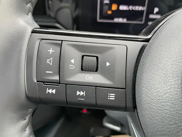 日産 セレナ e－パワー XV 香川県 2023(令5)年 3.3万km プリズムホワイト 純正メモリーナビ/→AM/FM/Bluetooth/フルセグTV/全方位カメラ/ブラインドスポットモニター/デジタルインナーミラー/両側パワースライドドア/レーンキープアシスト/プロパイロット/衝突軽減ブレーキ/ETC/ドライブレコーダー/LEDヘッドライト/コーナーセンサー/プッシュスタート/スマートキー/革巻きステアリング/社外16インチアルミホイール/純正フロアマット