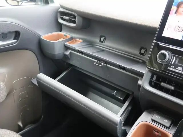 トヨタ シエンタ ハイブリッド Z 石川県 2023(令5)年 2.7万km ベージュ プリクラッシセーフティ/BSM/レーダークルーズコントロール/ドライブレコーダー/ワンオーナー/両側パワースライドドア/シートヒーター/ステアリングヒーター/オートハイビーム