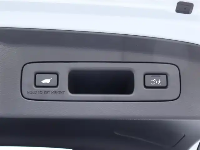 ホンダ ヴェゼル ハイブリッド e:HEV Z PLaYパッケージ 神奈川県 2025(令7)年 0.1千km プレミアムサンライトホワイトパール 登録済未使用車/Honda SENSING/ブラインドスポットインフォメーション/アダプティブドライビングビーム(ADB)/後退出庫サポート/Honda CONNECTディスプレー＋ETC2.0車載器＋ワイヤレス充電器/運転席助手席シートヒーター/ハンズフリーアクセスパワーテールゲート(予約クローズ機能付)/ツートンルーフ/LEDシーケンシャルターンシグナルランプ/マルチビューカメラシステム＋プレミアムオーディオ/18インチアルミホイール/コンビシート/本革巻きステアリング/保証書/取説、ナビ説/スペアスマートキー