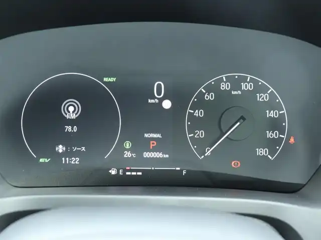 ホンダ ヴェゼル ハイブリッド e:HEV Z PLaYパッケージ 神奈川県 2025(令7)年 0.1千km プレミアムサンライトホワイトパール 登録済未使用車/Honda SENSING/ブラインドスポットインフォメーション/アダプティブドライビングビーム(ADB)/後退出庫サポート/Honda CONNECTディスプレー＋ETC2.0車載器＋ワイヤレス充電器/運転席助手席シートヒーター/ハンズフリーアクセスパワーテールゲート(予約クローズ機能付)/ツートンルーフ/LEDシーケンシャルターンシグナルランプ/マルチビューカメラシステム＋プレミアムオーディオ/18インチアルミホイール/コンビシート/本革巻きステアリング/保証書/取説、ナビ説/スペアスマートキー