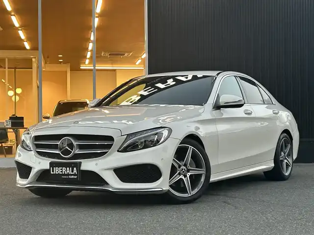 メルセデス・ベンツ Ｃ１８０ ローレウスエディション 福岡県 2018(平30)年 2.8万km ダイヤモンドホワイト レーダーセーフティパッケージ/アダプティブクルーズコントロール/ブラインドスポットモニター/レーンキープアシスト/アクティブセーフティブレーキ/純正ナビ/フルセグTV/Bluetooth/バックカメラ　/黒革シート/前席シートヒーター/LEDライト/オートハイビーム/アンビエントライト　/ステアリングスイッチ　/キーレスゴー　/純正ドライブレコーダー/純正アルミホイール　/ETC/取扱説明書/保証書/スペアキー×1