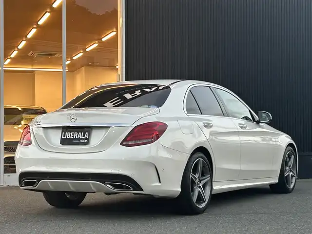 メルセデス・ベンツ Ｃ１８０ ローレウスエディション 福岡県 2018(平30)年 2.8万km ダイヤモンドホワイト レーダーセーフティパッケージ/アダプティブクルーズコントロール/ブラインドスポットモニター/レーンキープアシスト/アクティブセーフティブレーキ/純正ナビ/フルセグTV/Bluetooth/バックカメラ　/黒革シート/前席シートヒーター/LEDライト/オートハイビーム/アンビエントライト　/ステアリングスイッチ　/キーレスゴー　/純正ドライブレコーダー/純正アルミホイール　/ETC/取扱説明書/保証書/スペアキー×1
