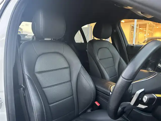 メルセデス・ベンツ Ｃ１８０ ローレウスエディション 福岡県 2018(平30)年 2.8万km ダイヤモンドホワイト レーダーセーフティパッケージ/アダプティブクルーズコントロール/ブラインドスポットモニター/レーンキープアシスト/アクティブセーフティブレーキ/純正ナビ/フルセグTV/Bluetooth/バックカメラ　/黒革シート/前席シートヒーター/LEDライト/オートハイビーム/アンビエントライト　/ステアリングスイッチ　/キーレスゴー　/純正ドライブレコーダー/純正アルミホイール　/ETC/取扱説明書/保証書/スペアキー×1