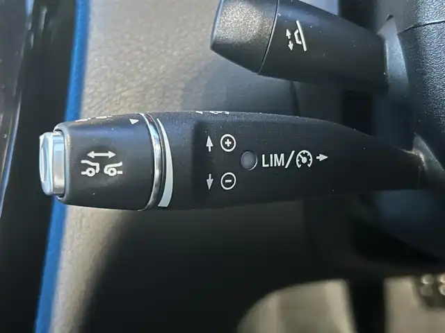 メルセデス・ベンツ Ｃ１８０ ローレウスエディション 福岡県 2018(平30)年 2.8万km ダイヤモンドホワイト レーダーセーフティパッケージ/アダプティブクルーズコントロール/ブラインドスポットモニター/レーンキープアシスト/アクティブセーフティブレーキ/純正ナビ/フルセグTV/Bluetooth/バックカメラ　/黒革シート/前席シートヒーター/LEDライト/オートハイビーム/アンビエントライト　/ステアリングスイッチ　/キーレスゴー　/純正ドライブレコーダー/純正アルミホイール　/ETC/取扱説明書/保証書/スペアキー×1