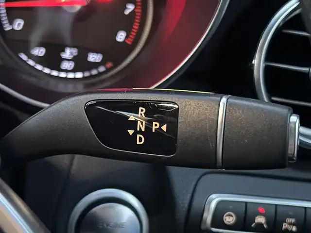 メルセデス・ベンツ Ｃ１８０ ローレウスエディション 福岡県 2018(平30)年 2.8万km ダイヤモンドホワイト レーダーセーフティパッケージ/アダプティブクルーズコントロール/ブラインドスポットモニター/レーンキープアシスト/アクティブセーフティブレーキ/純正ナビ/フルセグTV/Bluetooth/バックカメラ　/黒革シート/前席シートヒーター/LEDライト/オートハイビーム/アンビエントライト　/ステアリングスイッチ　/キーレスゴー　/純正ドライブレコーダー/純正アルミホイール　/ETC/取扱説明書/保証書/スペアキー×1