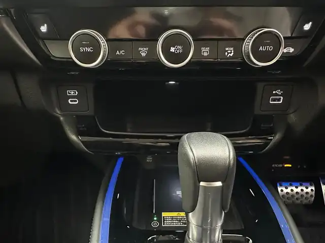 ホンダ ヴェゼル ハイブリッド e:HEV Z 兵庫県 2024(令6)年 1.1万km プラチナホワイトパール 純正コネクトナビ/（フルセグ、BT、USB）/Apple car play/android auto/ワイヤレス充電/ALPINE デジタルミラー/全方位モニター/コーナーセンサー/レーダークルーズコントロール/LKA/BIS/DAC/踏み間違い/衝突軽減/電子パーキング/BREAK HOLD/パワーバックドア/LEDヘッドライト/LEDフォグランプ/オートライト/オートハイビーム