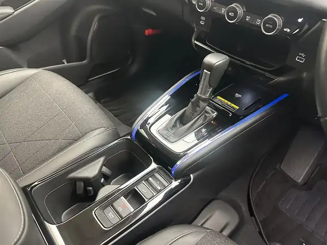 ホンダ ヴェゼル ハイブリッド e:HEV Z 兵庫県 2024(令6)年 1.1万km プラチナホワイトパール 純正コネクトナビ/（フルセグ、BT、USB）/Apple car play/android auto/ワイヤレス充電/ALPINE デジタルミラー/全方位モニター/コーナーセンサー/レーダークルーズコントロール/LKA/BIS/DAC/踏み間違い/衝突軽減/電子パーキング/BREAK HOLD/パワーバックドア/LEDヘッドライト/LEDフォグランプ/オートライト/オートハイビーム