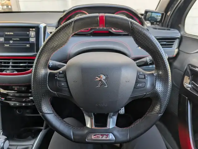 プジョー ２０８ GTi 埼玉県 2015(平27)年 4.4万km ガンＭ WORKマイスター18インチ/アイバッハダウンサス/メモリナビ/Bluetoothオーディオ/クルーズコントロール/ドアバイザー/ETC/HIDヘッドライト/純正ホイール17インチ×スタッドレス4本あり