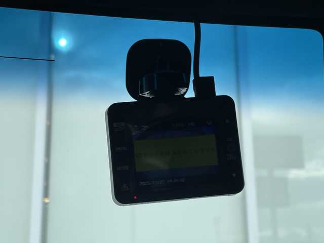 ホンダ Ｎ ＢＯＸ カスタム G L ターボ ホンダセンシング 福岡県 2017(平29)年 9万km シャイニンググレーM KENWOODナビ/（Bluetooth/TV/CD/DVD/AM/FM）/バックカメラ/両側パワースライドドア/前方ドライブレコーダー/ETC/レーダークルーズコントロール/プラズマクラスター/純正15インチアルミホイール/横滑り防止装置/車線逸脱警報/衝突軽減ブレーキ/LEDヘッドライト/純正フロアマット/スマートキー/プッシュスタート/ISOFIX