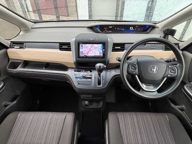 ホンダ フリード G ホンダセンシング 宮城県 2019(平31)年 5.4万km ブルーホライゾンM 登録時走行距離53836km/純正SDナビ/ワンセグTV・CD・DVD・AM・FM・Bluetooth・iPod/両側パワースライドドア/車線逸脱警告/ETC/横滑り防止装置/アイドリングストップ/プッシュスタート/3列シート/フルフラットシート/レーダークルーズコントロール/ステアリングスイッチ/スマホホルダー/純正アルミホイール/ドアバイザー/純正LEDヘッドライト