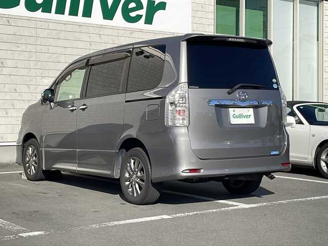 トヨタ ヴォクシー ZS 煌Z 静岡県 2013(平25)年 4.3万km アイスチタニウムマイカメタリック /純正ナビ/地デジTV//純正CD/DVD/Bluetooth//バックカメラ//両側パワースライドドア//ビルトインETC//スマートキー//純正16インチAW//パドルシフト//ディスチャージ//保証書//取説