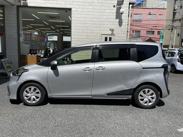 トヨタ シエンタ G 東京都 2016(平28)年 1.9万km シルバーM 登録時走行18250km/ワンオーナー/純正メモリーナビ・フルセグTV/バックカメラ/モデリスタフロントバンパー/両側パワースライドドア/ビルトインETC/前後ドライブレコーダー/スマートキー/H29.30.31.R3.6年記録簿/保証書・取説/スペアキー