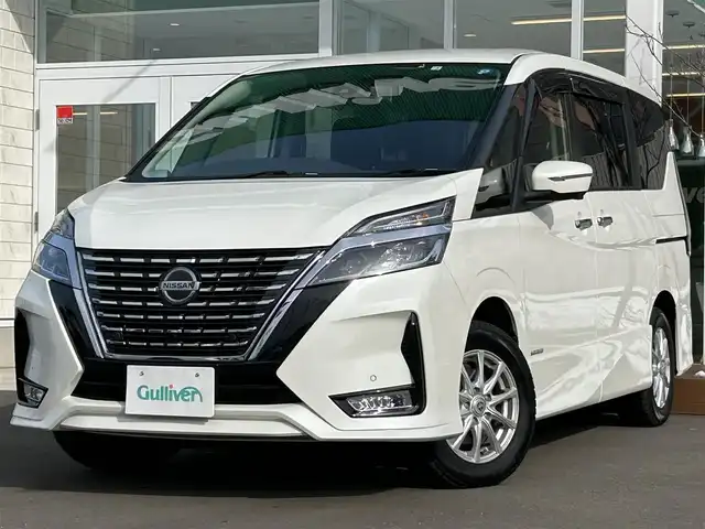 日産 セレナ ハイウェイスター V 道央・札幌 2022(令4)年 2.1万km ブリリアントホワイトパール ・４WD/・ワンオーナー/・衝突軽減ブレーキ/・全方位カメラ/・プロパイロット/・両側パワースライドドア/・ハンズフリースライドドア/・社外ディスプレイオーディオ/　BT＆USB/・バックカメラ/・フロントカメラ/・サイドカメラ/・アイドリングストップ/・コーナーセンサー/・レーンキープアシスト/・ブラインドスポットモニター/・プッシュスタート/・スマートキー/・オートライト/・オートエアコン/・オートリトラミラー/・ビルトインETC/・純正AW＆夏タイヤ積込/　195/65/15　2022年製　6分山/・フロアマット/・ドアバイザー/・ウィンカーミラー/・フォグライト