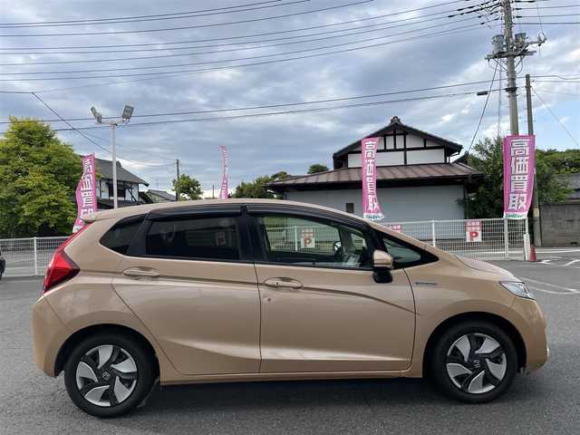 ホンダ フィット ハイブリット Lパッケージ 埼玉県 2014(平26)年 6.9万km ライトベージュM 16号上尾南店代車落札予定になります落札不可になります/ワンオーナー/純正ナビ/（フルセグTV/FM/AM/CD/USB/IPOD/BT/HDMI)/クルーズコントロール/バックカメラ/ETC/ステアリングリモコン/純正15インチAW/スマートスペアキー×1/プッシュスタート/純正ドアバイザー/純正フロアマット/ドアミラーウィンカー/パワーウィンドウ/集中ドアロック/車両/ナビ取扱説明書