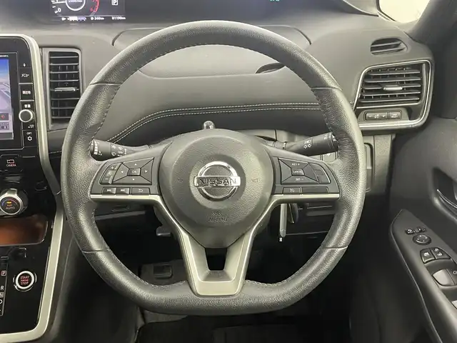 日産 セレナ ハイウェイスター 埼玉県 2016(平28)年 8.2万km ダイヤモンドブラック アラウンドビューモニター　純正９インチナビ　純正フリップダウンモニター　ＬＥＤヘッドライト　両側パワースライドドア　ＥＴＣ　エマージェンシーブレーキ　クルーズコントロール　スマートキー