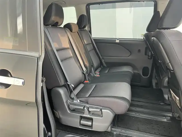 日産 セレナ ハイウェイスター 埼玉県 2016(平28)年 8.2万km ダイヤモンドブラック アラウンドビューモニター　純正９インチナビ　純正フリップダウンモニター　ＬＥＤヘッドライト　両側パワースライドドア　ＥＴＣ　エマージェンシーブレーキ　クルーズコントロール　スマートキー