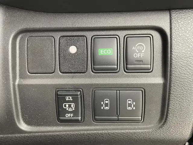 日産 セレナ ハイウェイスター 埼玉県 2016(平28)年 8.2万km ダイヤモンドブラック アラウンドビューモニター　純正９インチナビ　純正フリップダウンモニター　ＬＥＤヘッドライト　両側パワースライドドア　ＥＴＣ　エマージェンシーブレーキ　クルーズコントロール　スマートキー