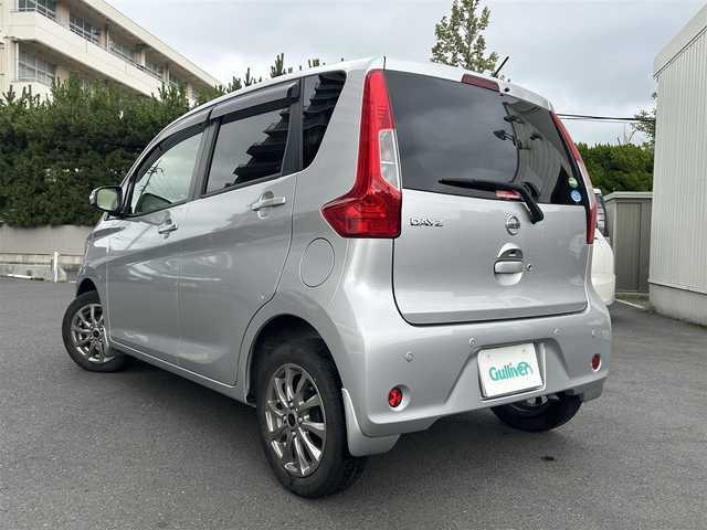 日産 デイズ X 島根県 2018(平30)年 5.4万km スターリングシルバーM 純正CDオーディオ　/前方ドライブレコーダー　/衝突軽減ブレーキ　/アイドリングストップ　/横滑り防止装置　/前後コーナーセンサー　/スマートキー　/プッシュスタート　/社外14インチアルミホイール　/純正フロアマット